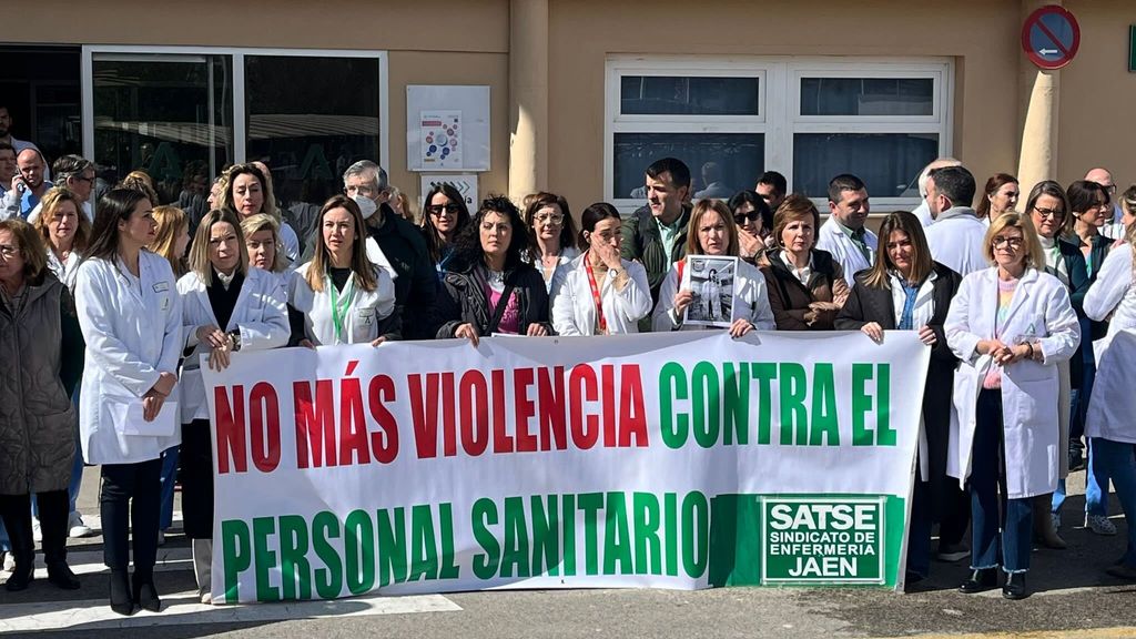 Concentración en Úbeda (Jaén) por una nueva agresión a una enfermera