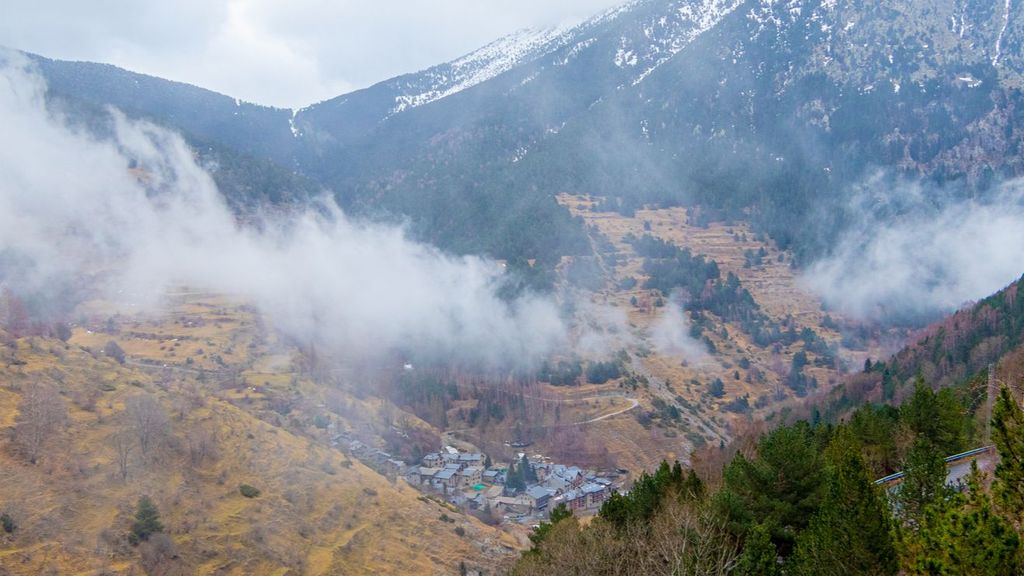 Emplazamiento de la pedanía española Os de Civís, rodeada de Andorra.