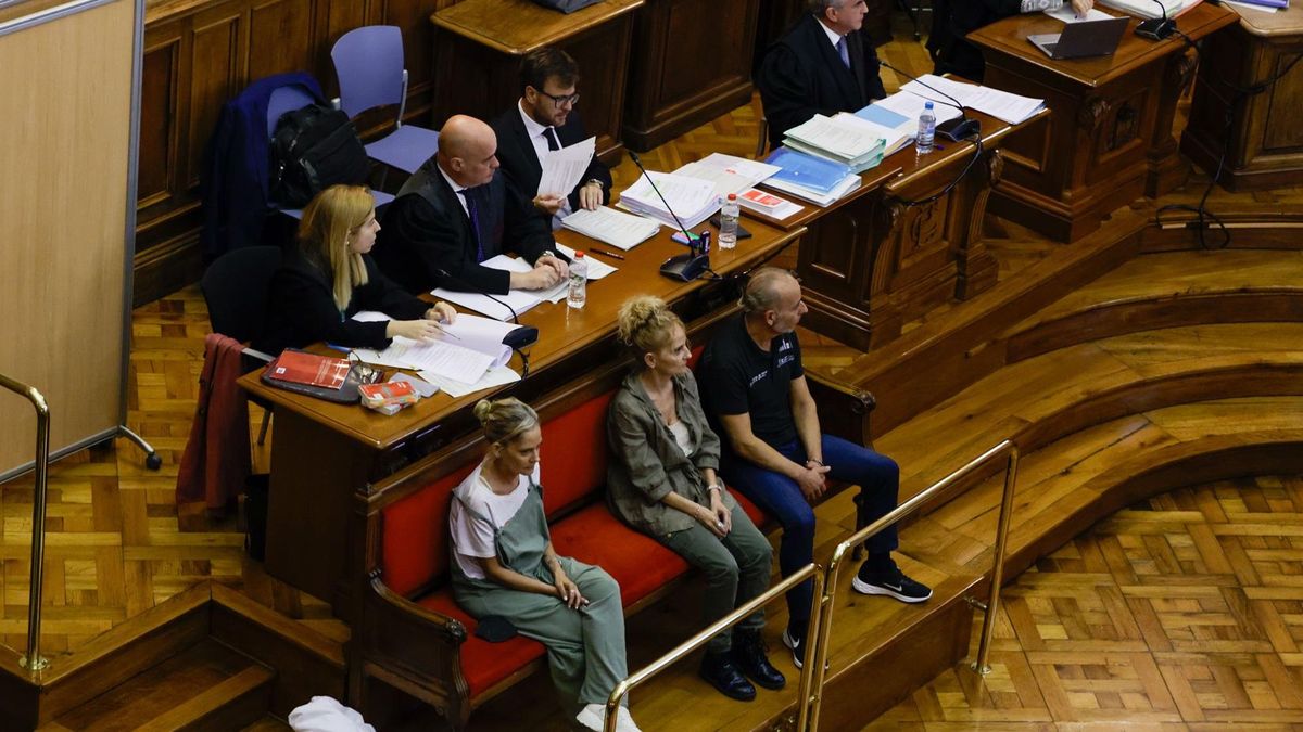 Imagen de las gemelas y el novio de una de ellas acusados de matar al novio de la otra el 2021 en Sabadell (Barcelona)