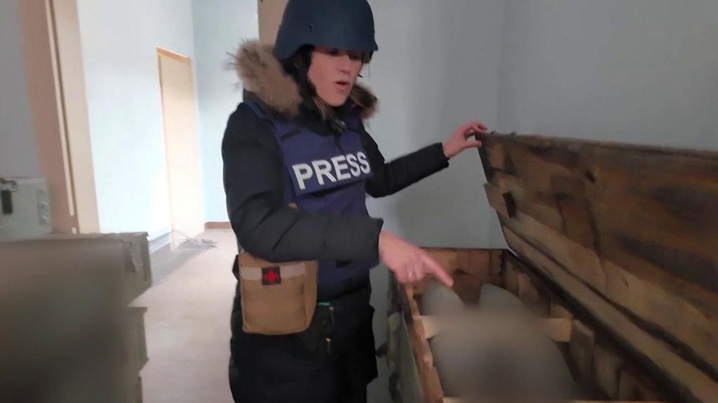Informativos Telecinco accede a un almacén de armamento en Ucrania