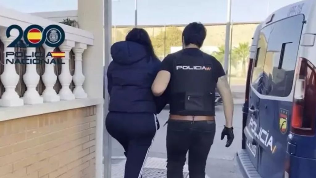 Mujer detenida por la Policía