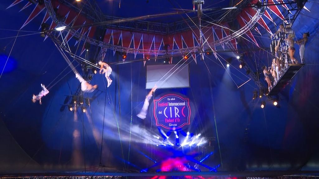 Una familia chilena de trapecistas, catapultada al éxito en un circo Girona