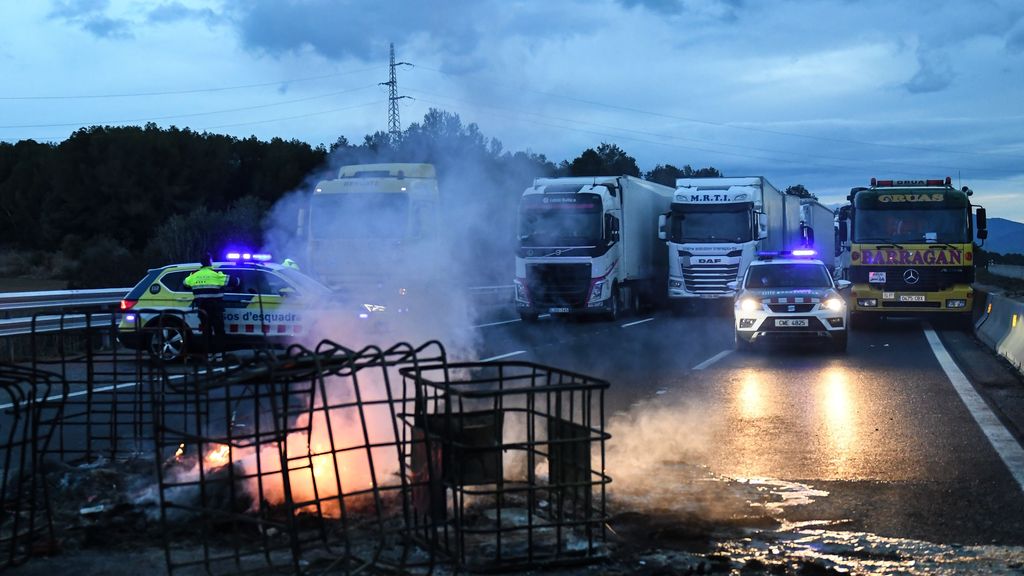 Unos 40 kilómetros de afectaciones por las tractoradas en la AP-7 y la N-II en Pontós, Girona