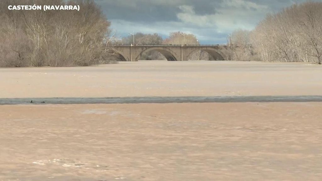 La crecida el río Ebro pone en alerta a Zaragoza y supera a Logroño sin incidentes