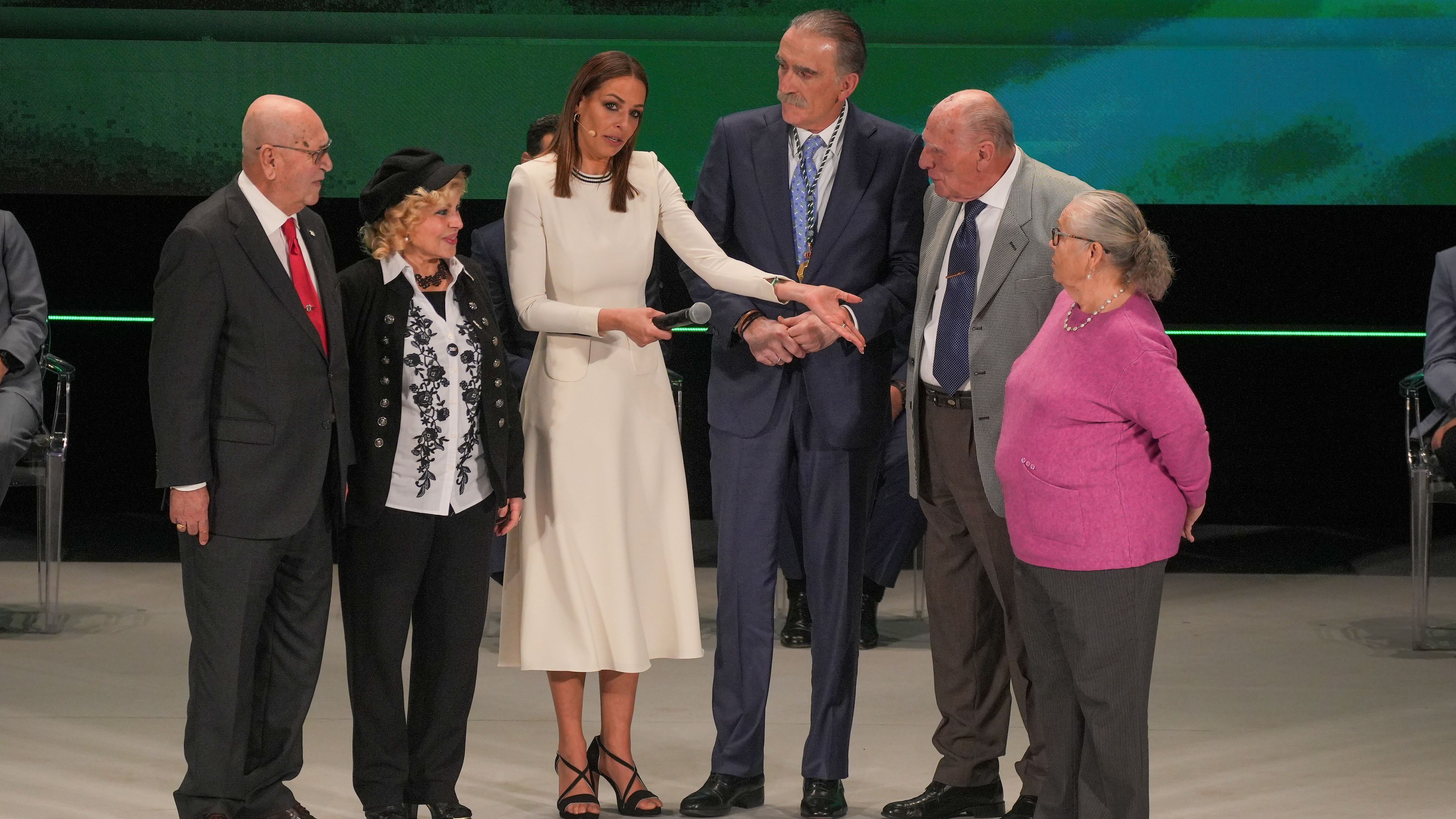 Eva González, Juan y Medio y dos parejas que se conocieron en el programa del presentador