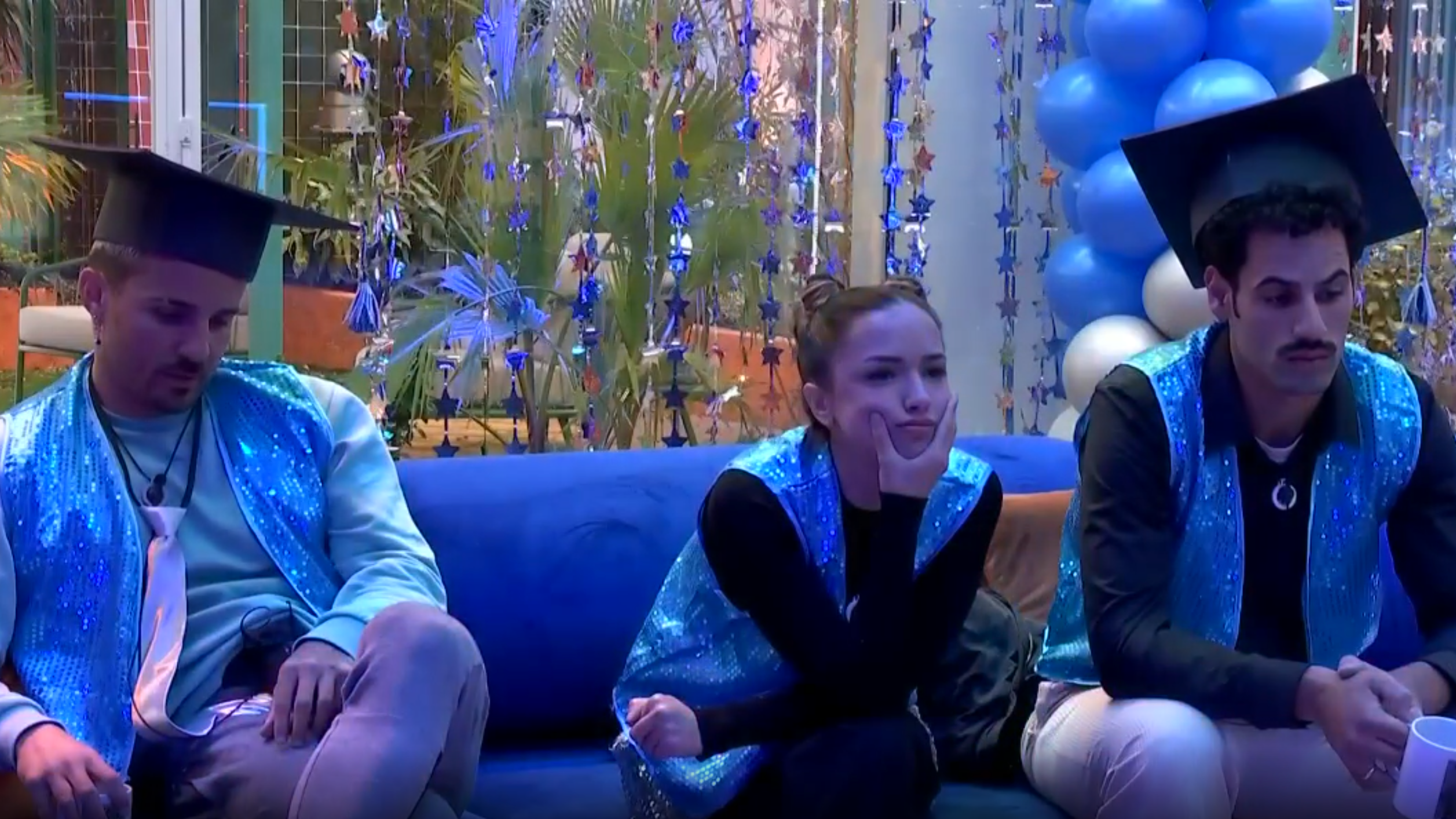 Los finalistas viendo su vídeo de presentación