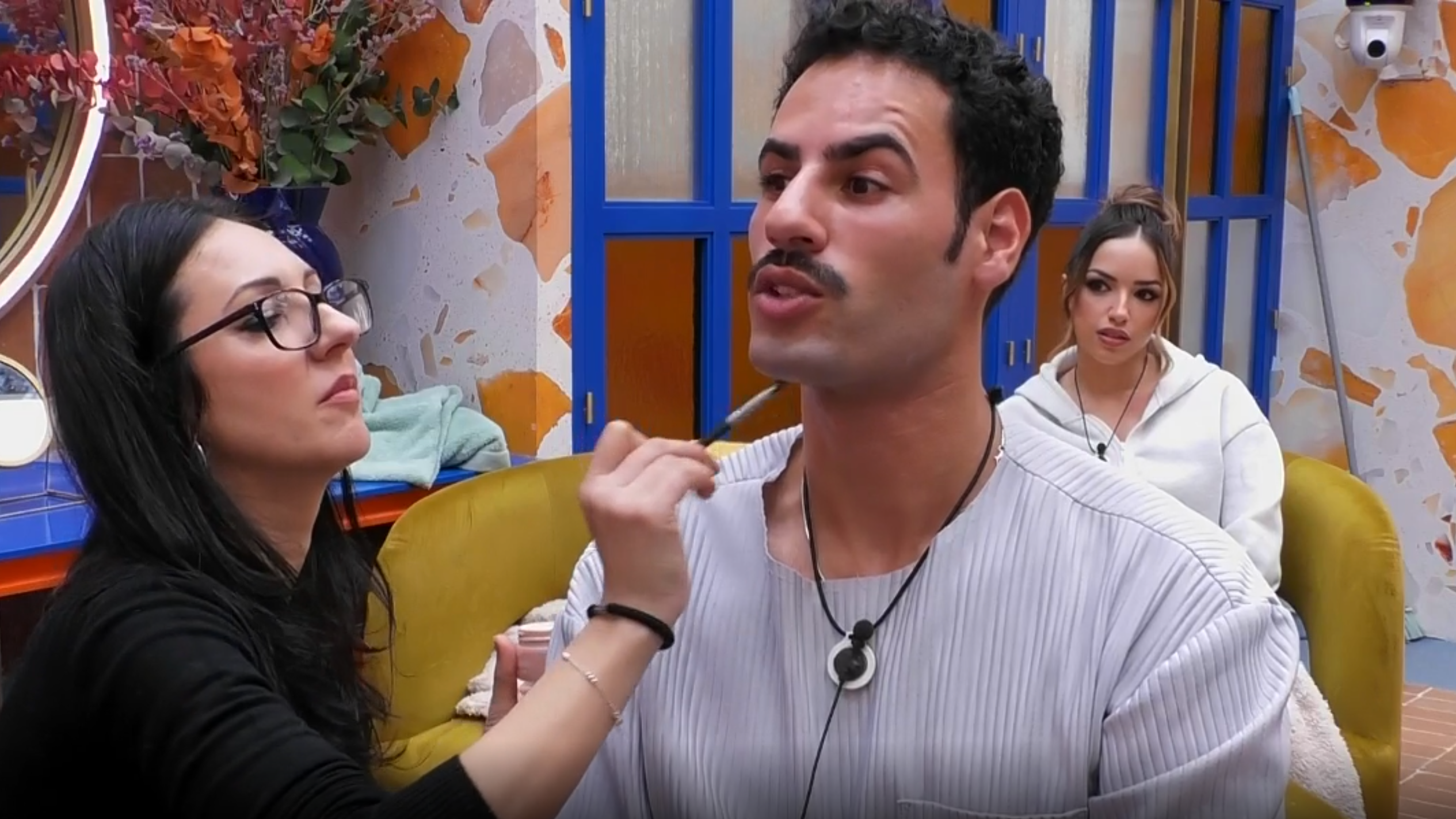 Asraf, maquillándose para la final