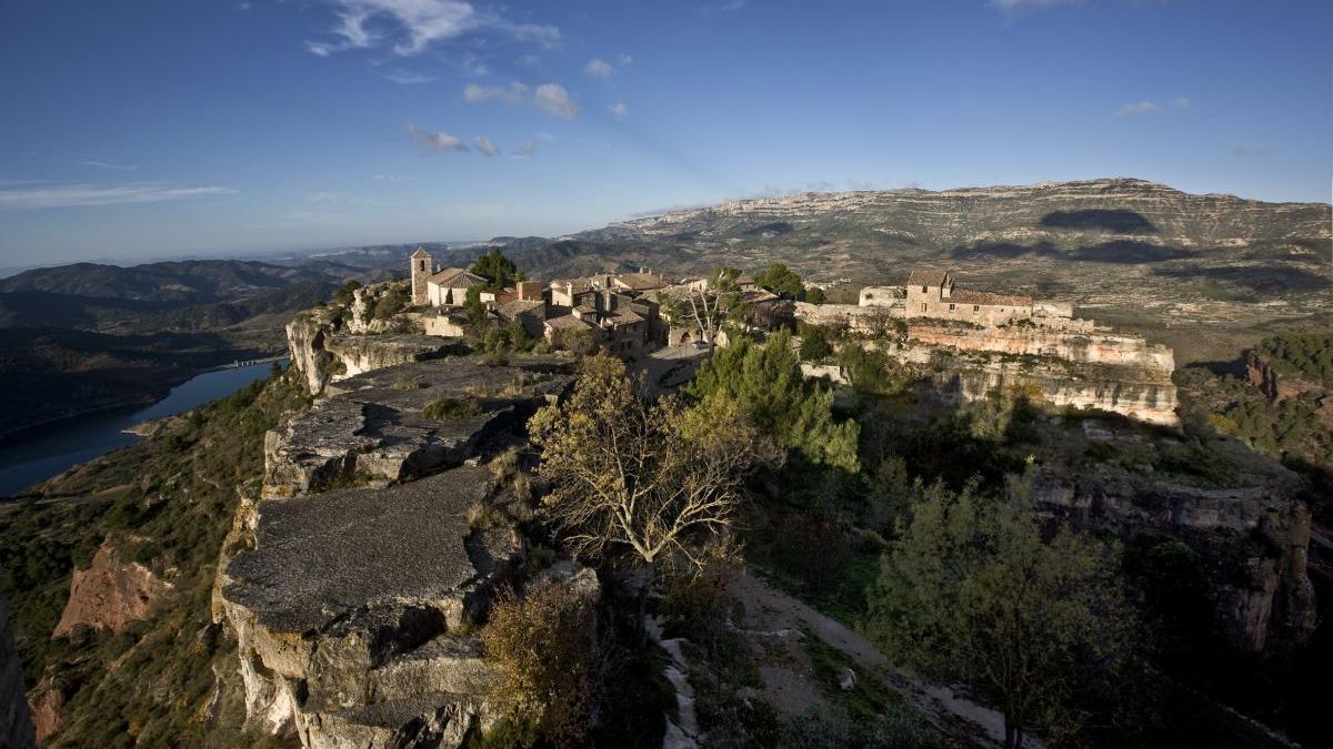 El pueblo más bonito para viajar en marzo: Siurana, un lugar de "vértigo" en Tarragona