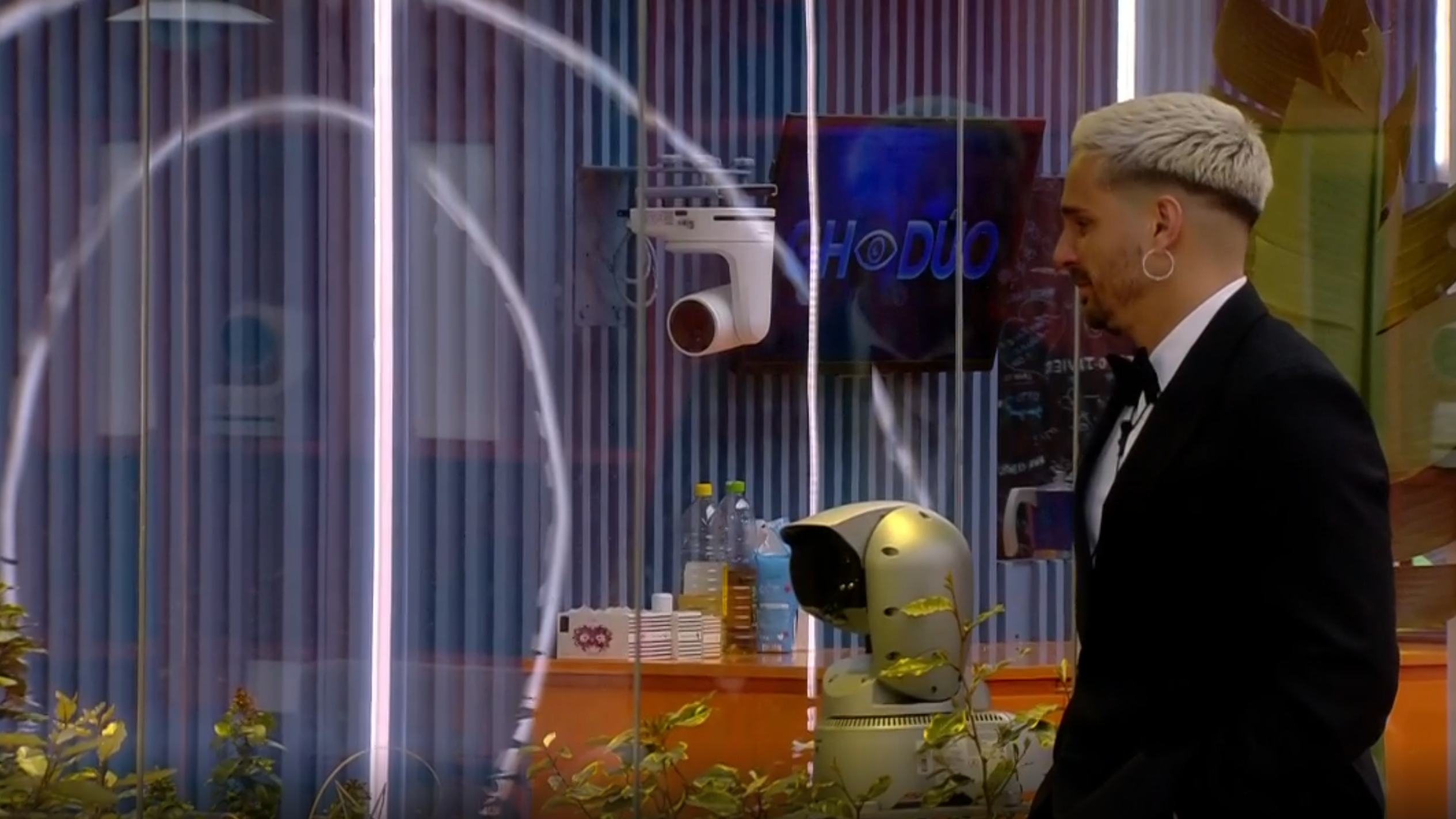 Manuel se despide de la casa por última vez