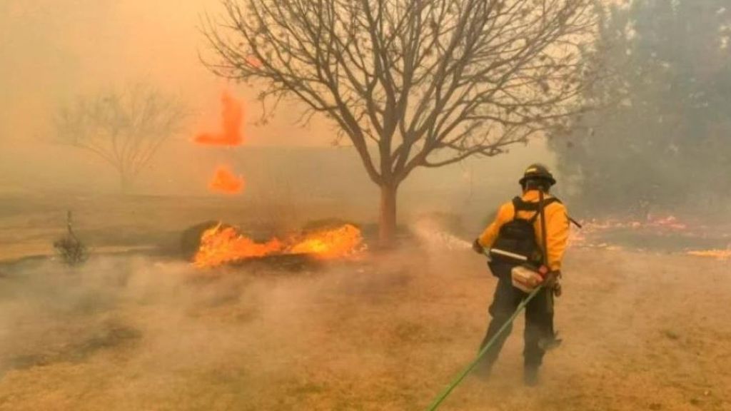 Las llamas calcinan Texas, que sufre el peor incendio en décadas