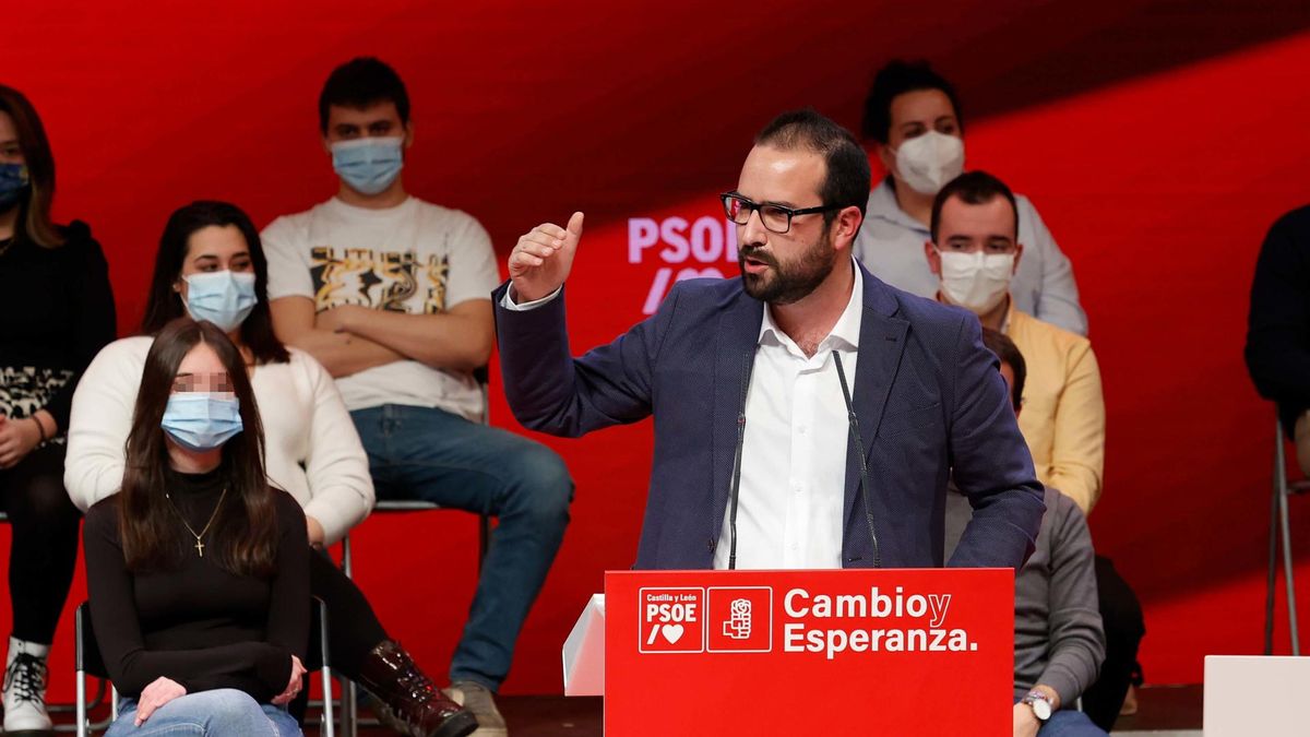 Archivo - El procurador del PSOE por Soria Ángel Hernández, en un acto público de la campaña electoral de Castilla y León en 2022.