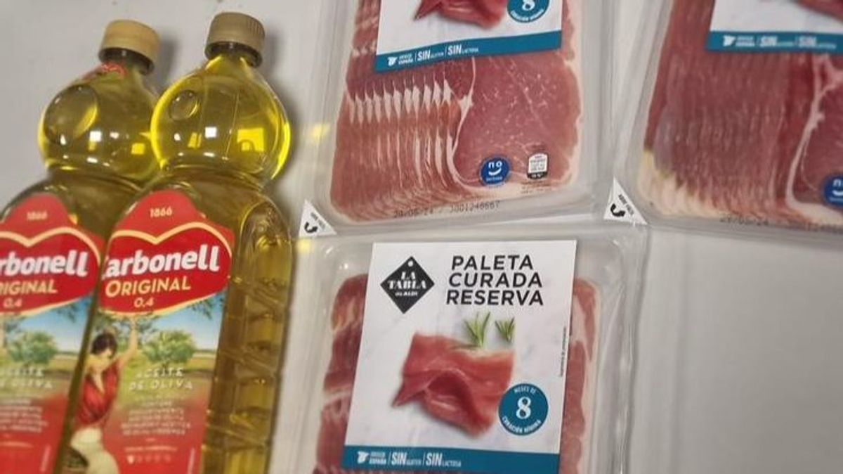 Aceite y jamón de un supermercado