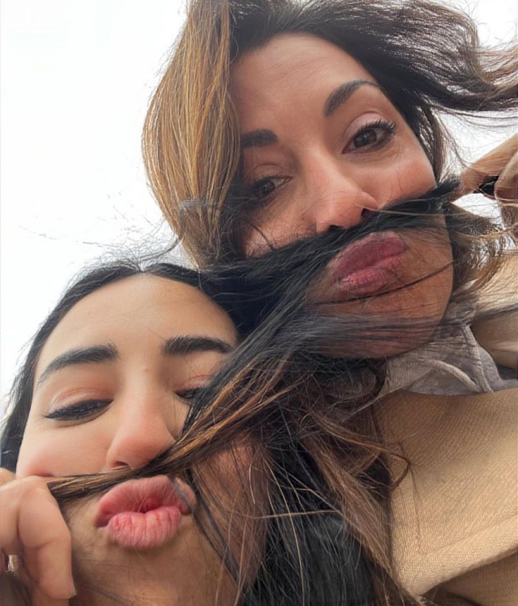 Carla Flila y Nagore Robles se hacen una divertida foto juntas durante su viaje a Londres