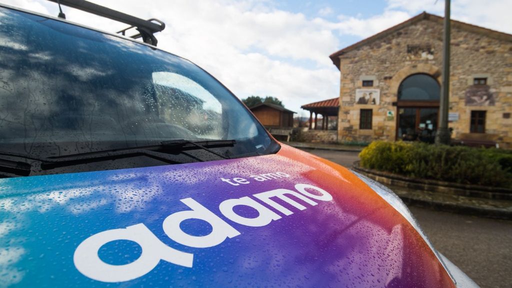 Coche de Adamo en una zona rural