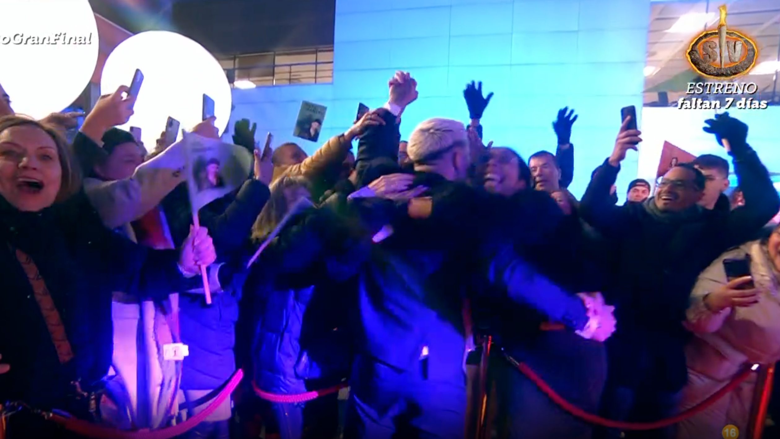 El público recibe a Manuel