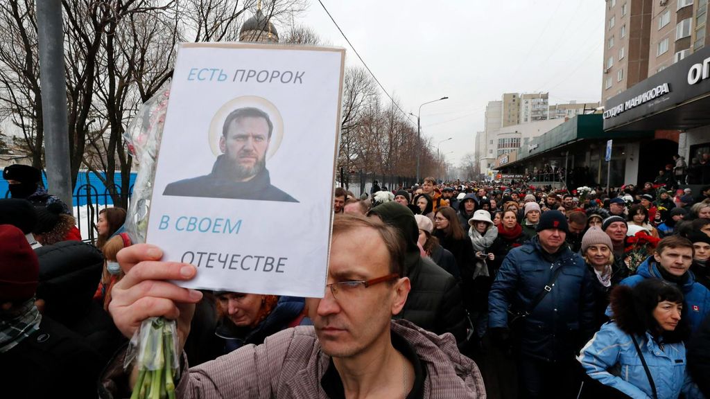 Miles de personas corean el nombre de Alexéi Navalni en su funeral y se unen al grito de 'Rusia será libre'