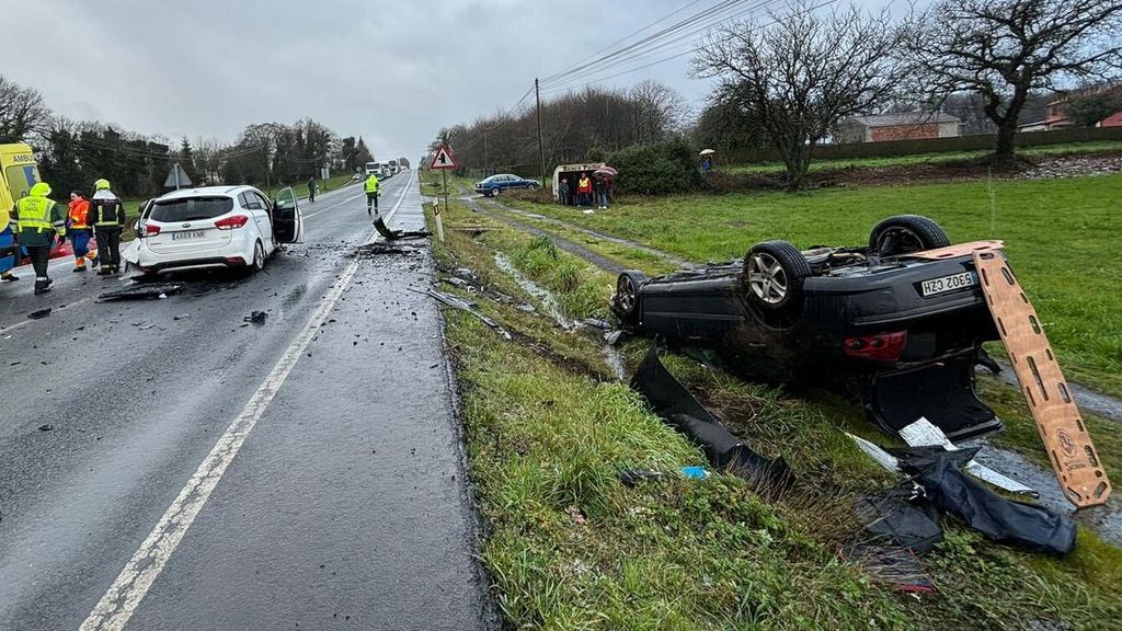 Accidente entre tres vehículos en la N-634 en A Coruña
