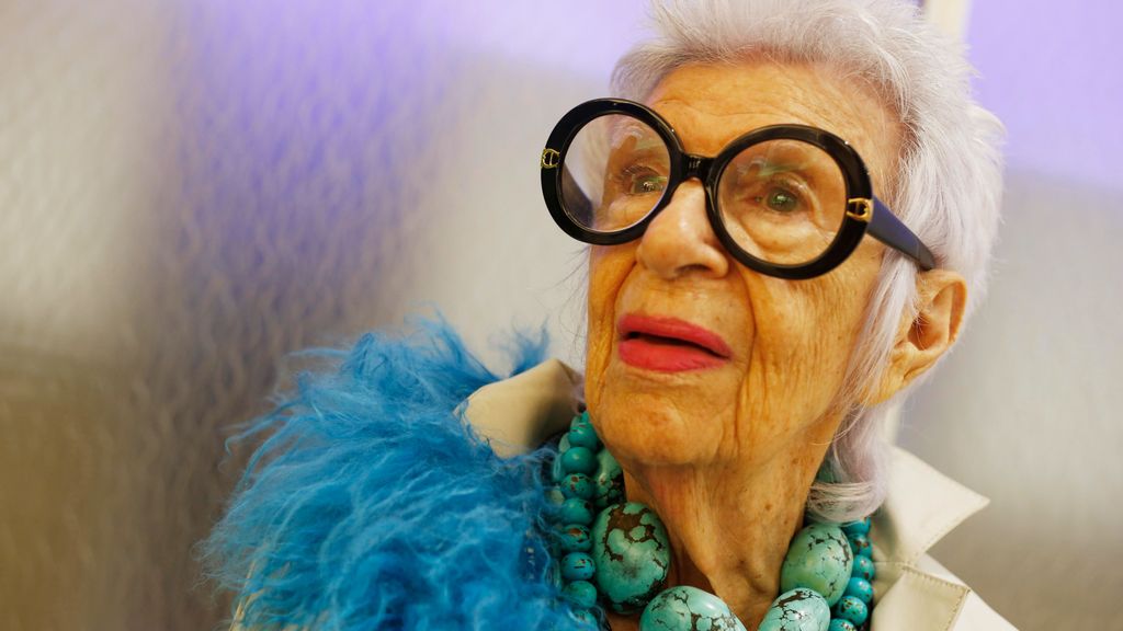 Muere Iris Apfel a los 102 años, todo un icono de la moda