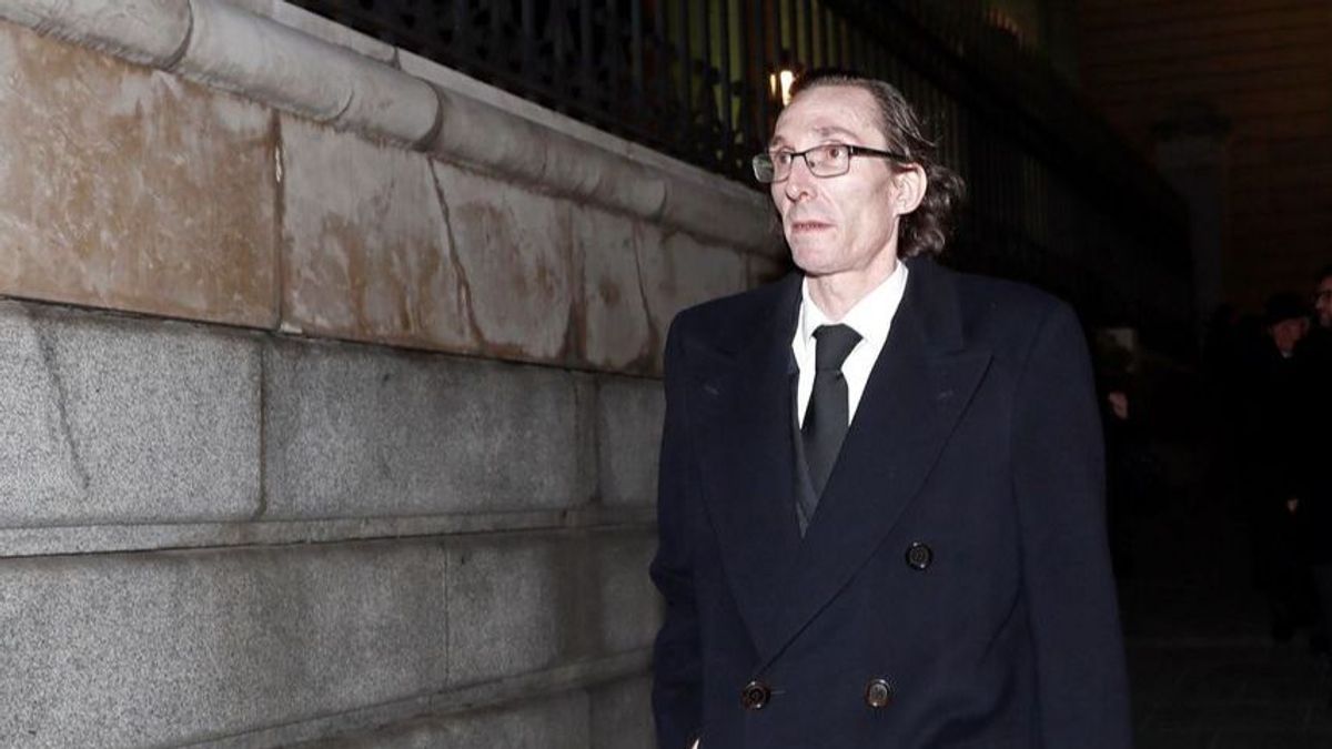 Fernando Gómez-Acebo, durante el funeral de su madre, la infanta Pilar