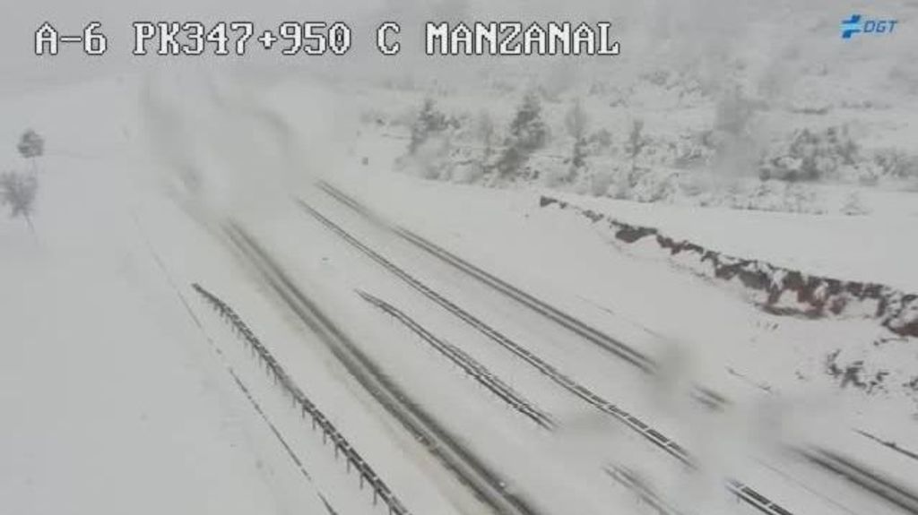 La nieve y la lluvia devuelven al país al pleno invierno: cortes de carreteras en Segovia, Madrid, Ávila y Salamanca