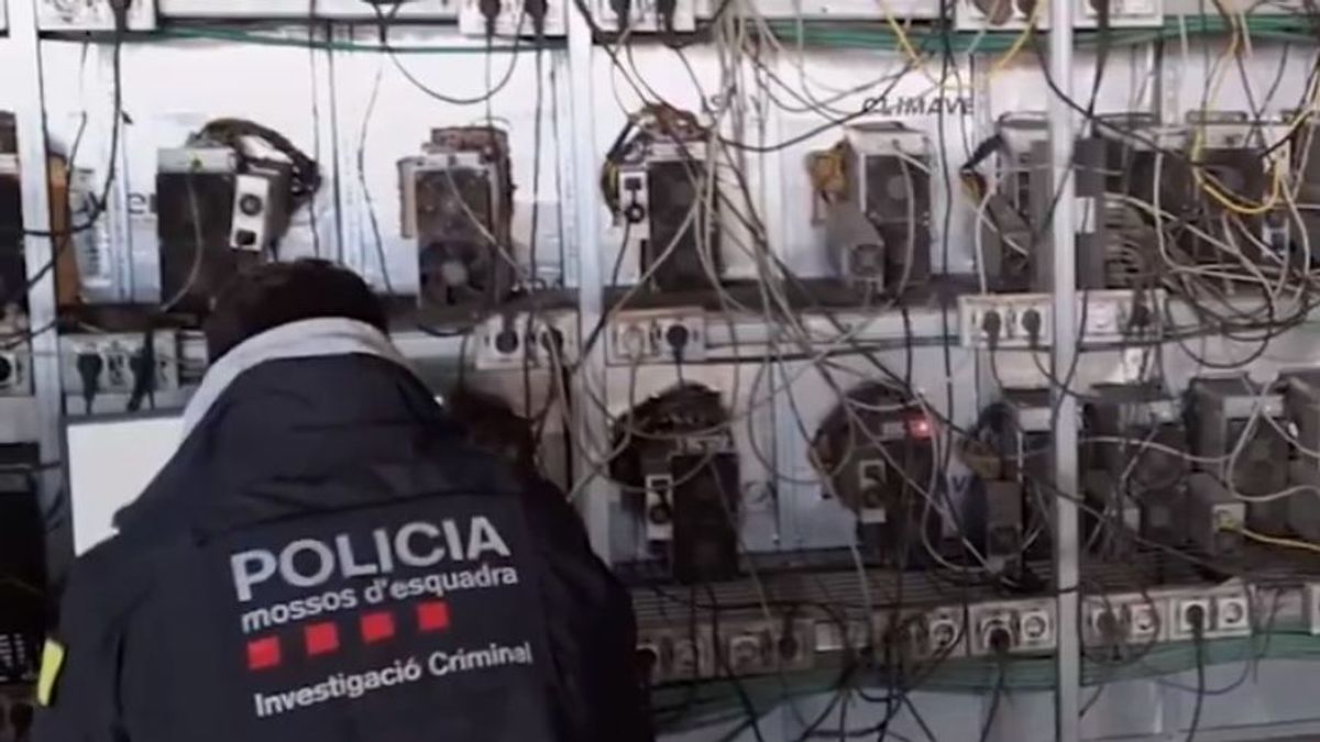 Equipos informáticos conectados a la red eléctrica ilegalmente