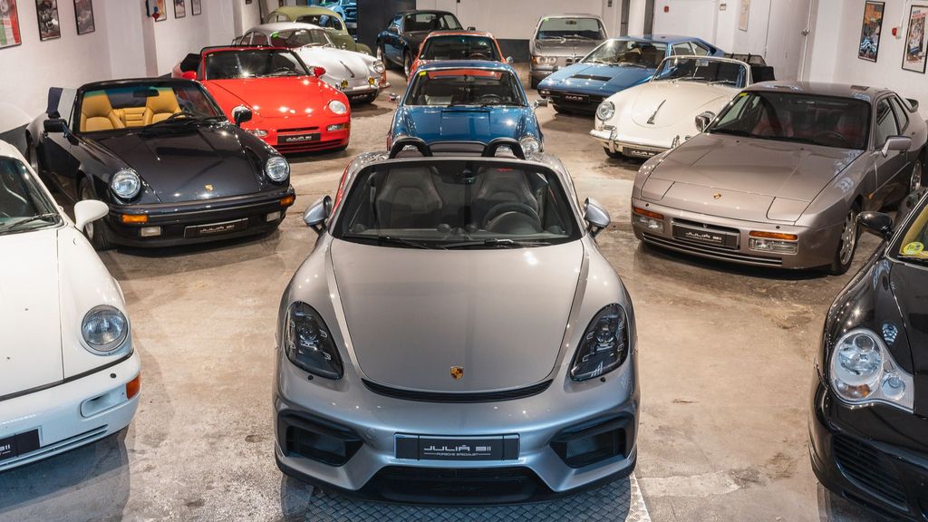 Algunos de los Porsches que tienen a día de hoy en el taller