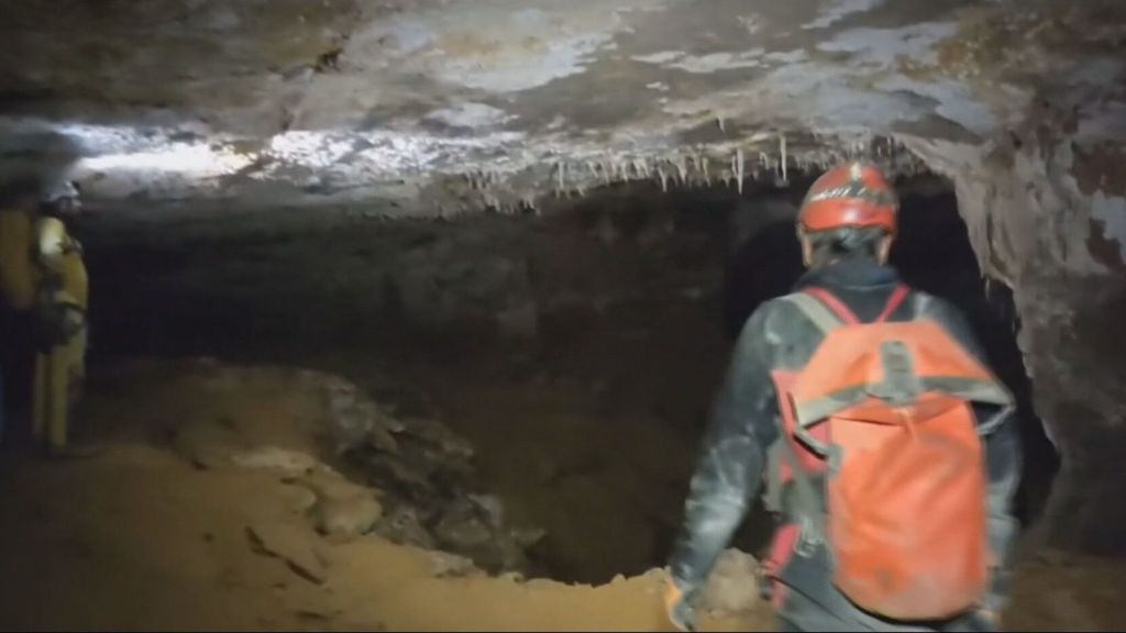 Sanos y salvos los cuatro espeleólogos que quedaron atrapados en una cueva en Cantabria