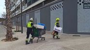 Los Bomberos Siguen Sacando Enseres De Los Afectados De Campanar Los Bomberos Siguen Sacando Enseres De Los Afectados De Campanar