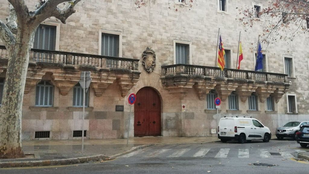 Dos turistas franceses, condenados por abusar sexualmente de una británica en Ibiza: no ingresarán en prisión