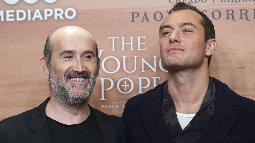 Junto a Jude Law, durante la promoción de 'The young Pope'.