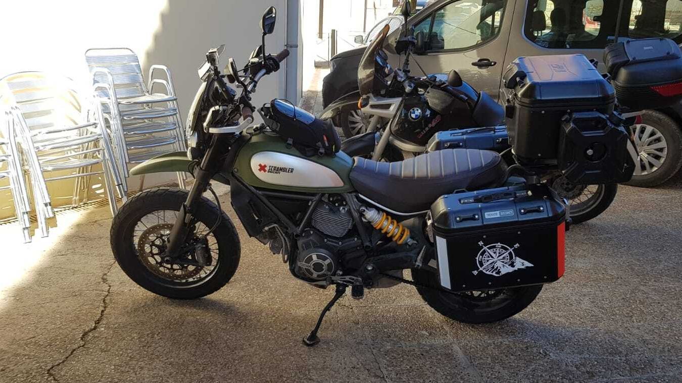 La moto que José Luis, vecino del edificio incendiado de Campanar, quiere vender pero no puede
