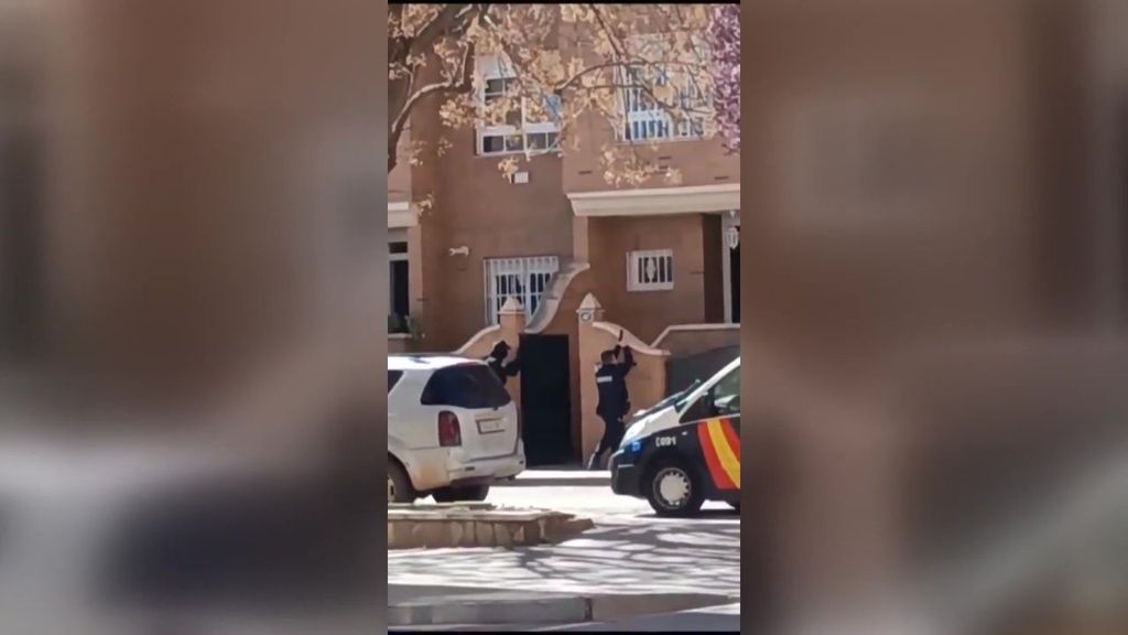 Los GEO entran en una vivienda de Albacete y detienen a un hombre atrincherado en ella