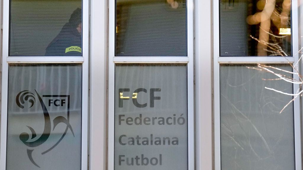 Los Mossos d’Esquadra registran la sede de la Federación Catalana de Fútbol