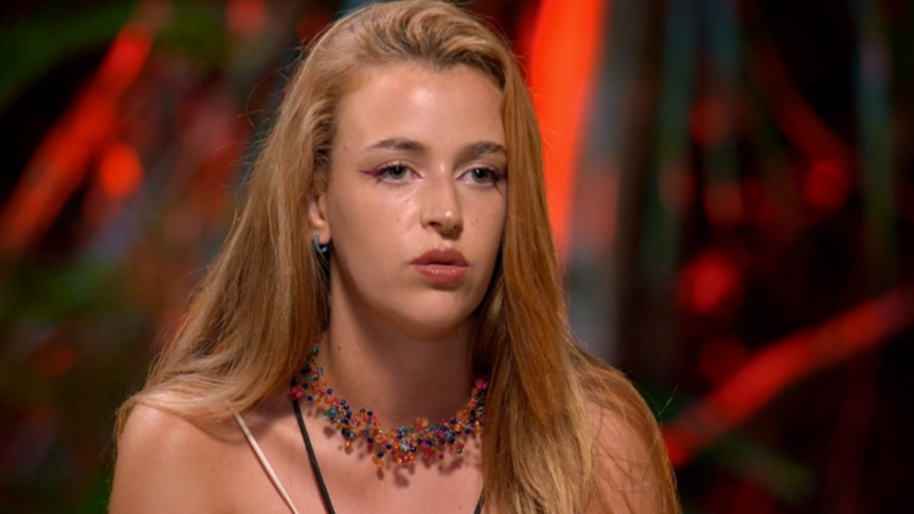 Mariona descubre delante de Mónica que Adrián se ha acostado con ella