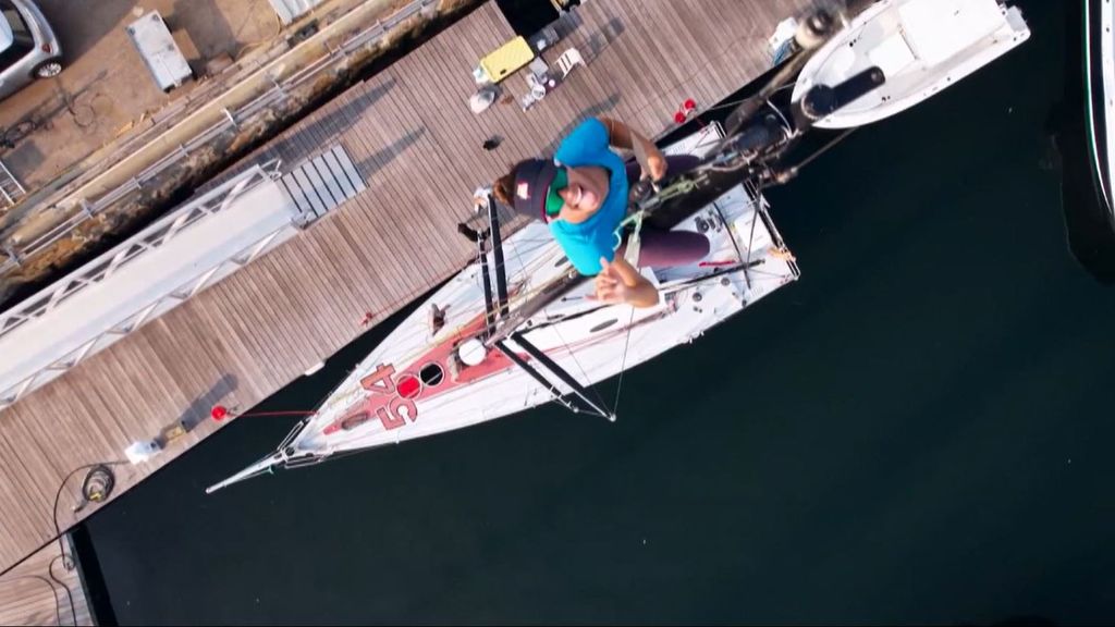 Cole Brauer, la primera mujer estadounidense en realizar la vuelta al mundo en solitario con su velero