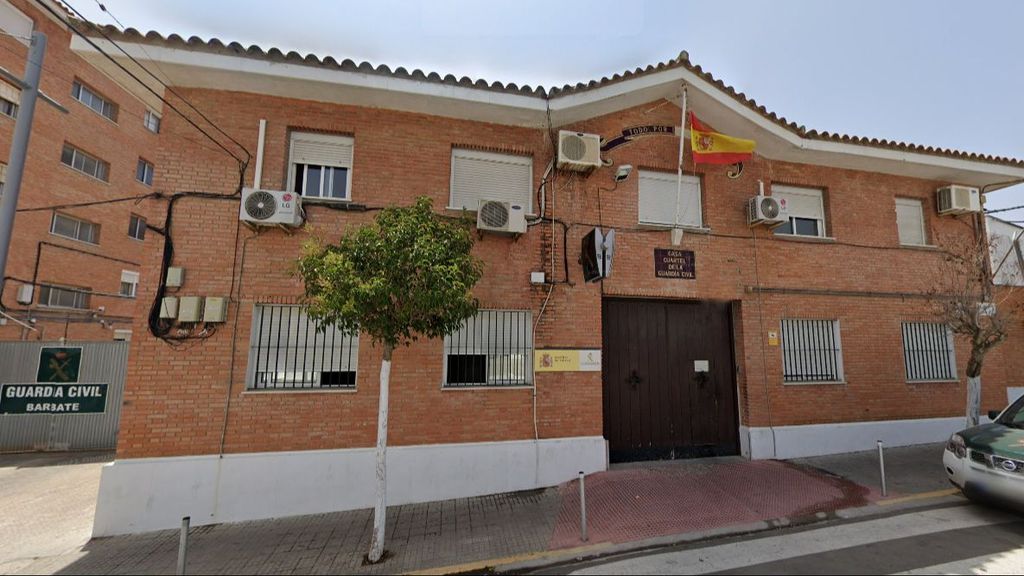 Dos personas son detenidas por presentarse en el cuartel de la Guardia Civil de Barbate para increpar a los agentes