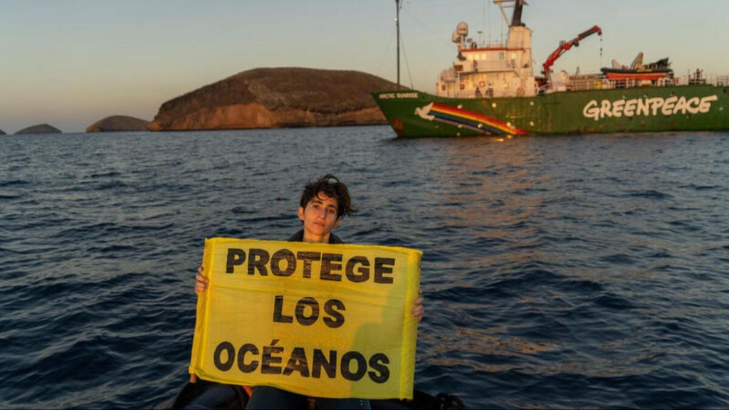 Alba Flores se une a Greenpeace en Galápagos para pedir la ratificación del Tratado Global de los Océanos