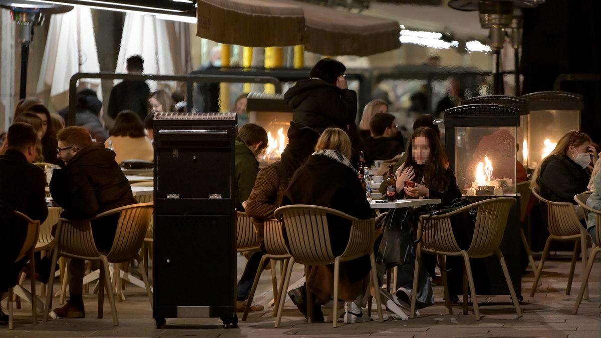 La hora de la cena en bares y restaurante aglutina el 15 % de las visitas a estos locales