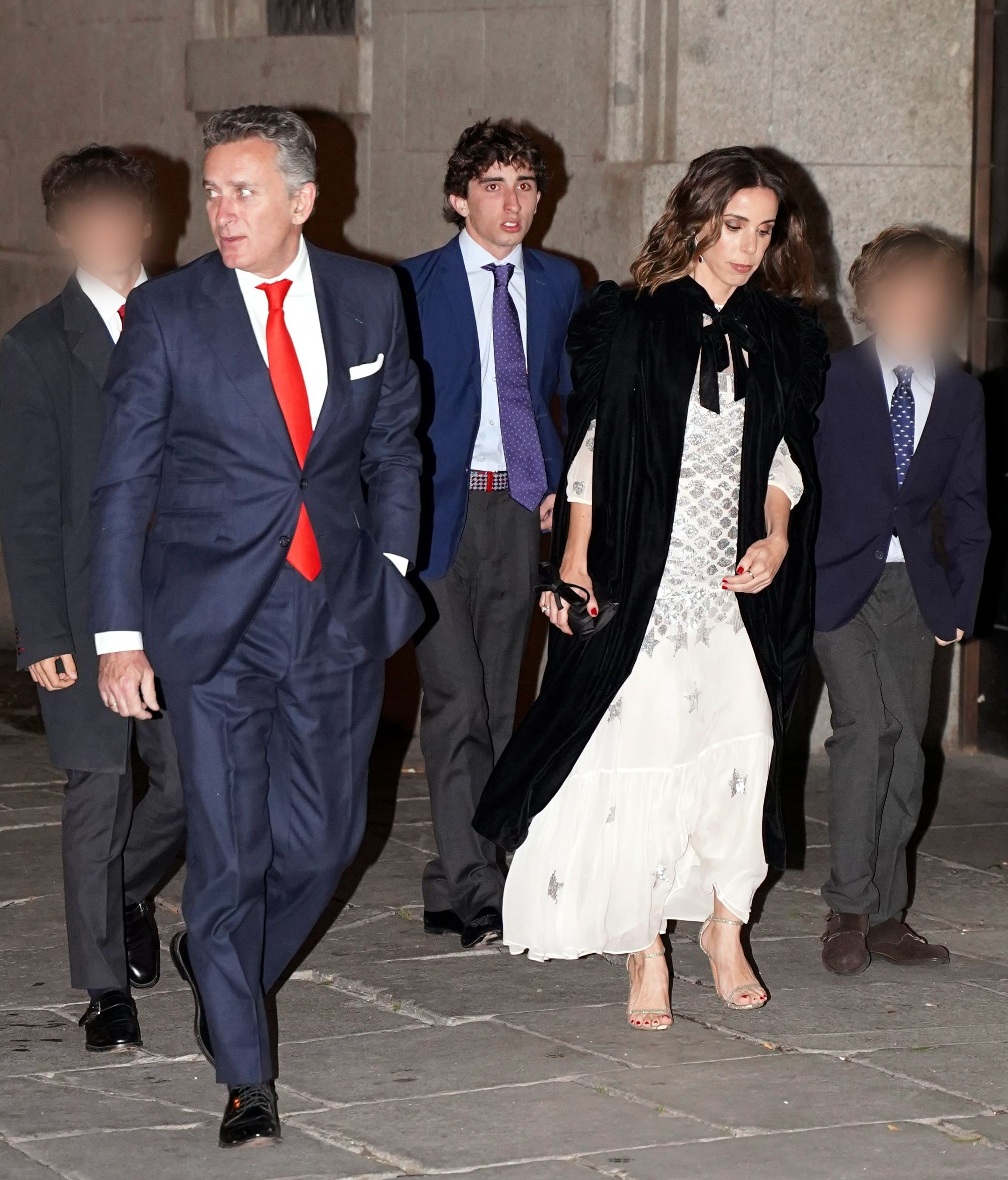 Ana y Alejandro con tres de sus hijos en una fotografía reciente