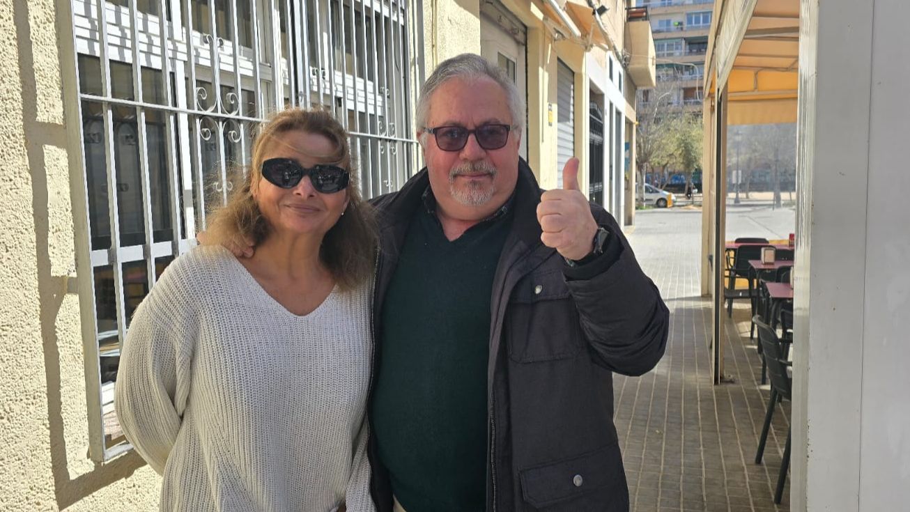 José Luis con su mujer celebran las buenas noticias recibidas