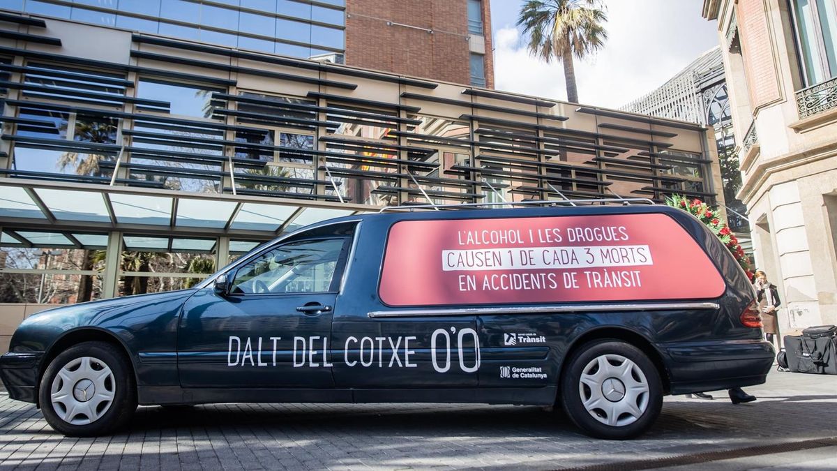 La campaña 'En el coche, 0,0' hará circular dos coches fúnebres por Cataluña