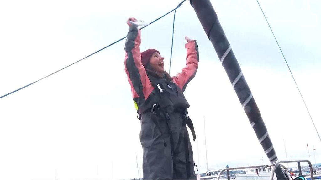 La primera mujer en dar la vuelta al mundo llega a la costa gallega: "Pensaban que estaba loca"