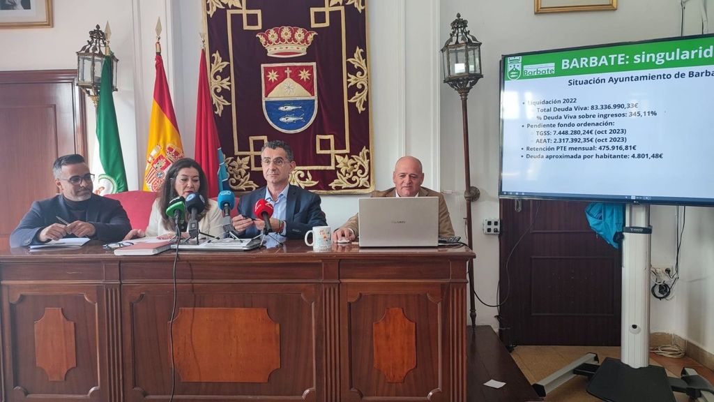 El alcalde de Barbate, Miguel Molina (AxSí), presentan el plan de especial singularidad para el municipio