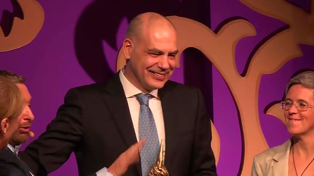 Nacho Abad, galardonado con el premio Cofrade de la Comunicación Ciudad de Marbella: "Lo recojo yo pero es de mi equipo" En boca de todos 2024 Top Vídeos 168