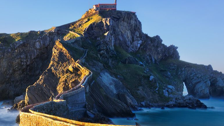 La leyenda anima a los visitantes a tocar tres veces la campana de la ermita para ahuyentar los malos espíritus