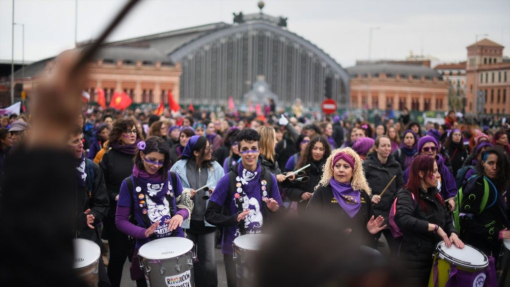 La marea morada sale a las calles de toda España para reivindicar los derechos de la mujer