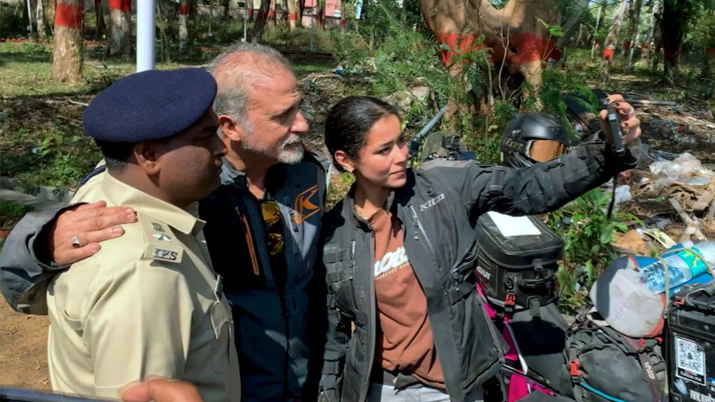 La pareja de españoles atacada en la India declara una vez más y sale rumbo a Nepal