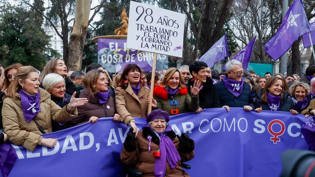 Manifestación de la Comisión 8M bajo el lema 'Patriarcado, Genocidio, Privilegios #SeAcabó'
