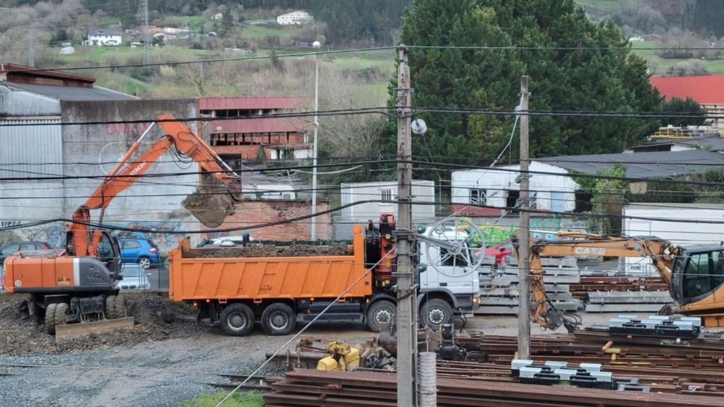 Vecinos de Gernika denuncian "la tortura" que sufren sin poder dormir por culpa de unas obras