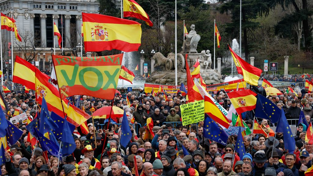 Foros y asociaciones cívicas han convocado este sábado una manifestación en Madrid